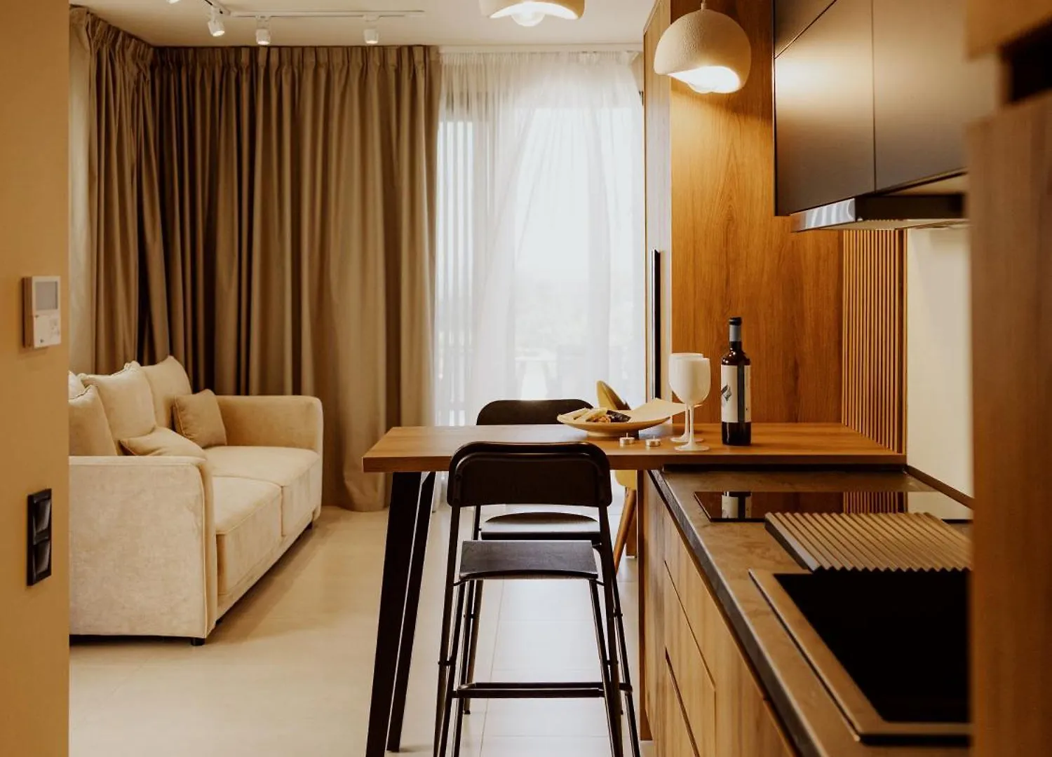 Anore Luxury Suites 尼基季