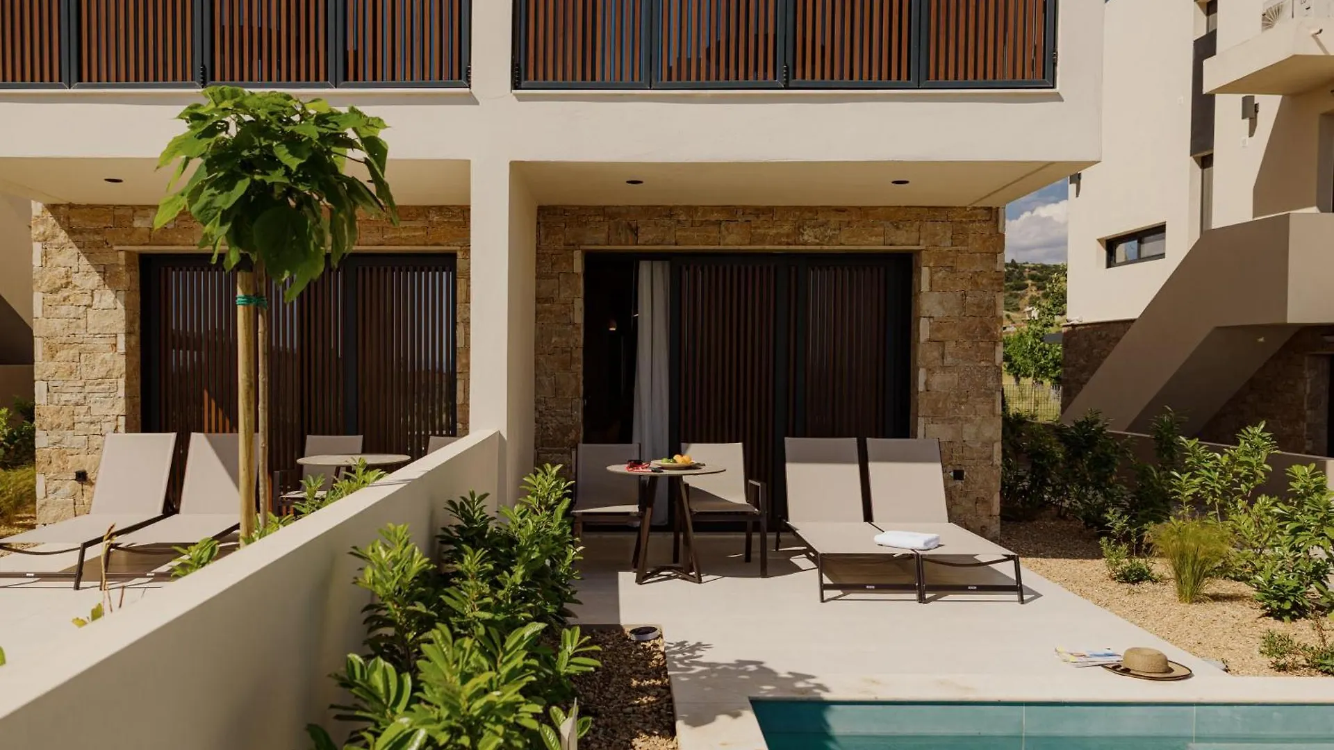 Anore Luxury Suites Nikiti  Lägenhetshotell